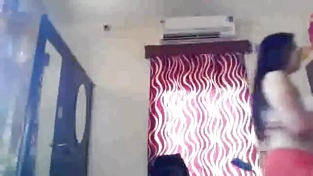 बालों वाली बिल्ली और बड़े वीडियो फुल सेक्सी मूवी स्तन के साथ रेड इंडियन गृहिणी