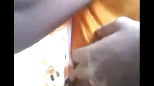 वह कठिन मुर्गा की सवारी से पहले गहरे सिर को छोड़ सेक्सी वीडियो मूवी हिंदी में देता है