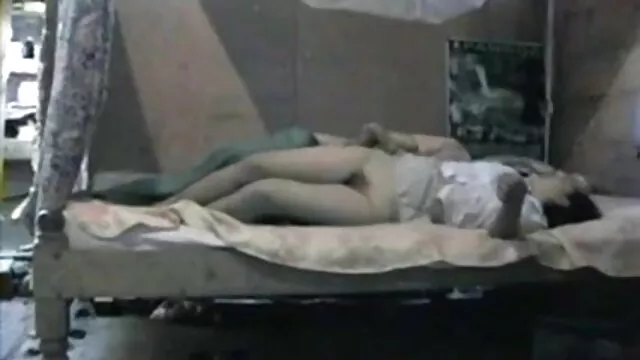 त्रिगुट में सनी लियॉन की सेक्सी मूवी फिल्म शौकिया यूरो किशोर