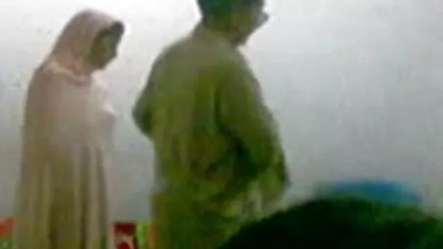 बड़ी रूसी महिला अपने पति को एक शानदार हैंडजॉब देती सेक्सी पिक्चर मूवी है