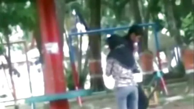 पत्नी अपने पुरुष को एक आनंद की महिला बना हम सेक्सी मूवी देती है