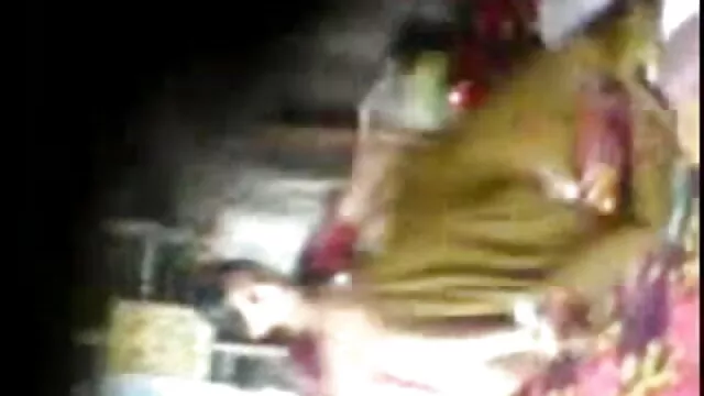 गंदा गोरा वेश्या www सेक्सी मूवी एक मेज पर गड़बड़