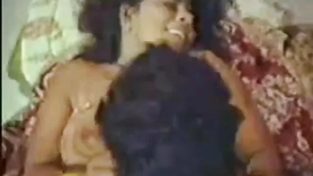 लड़की लड़के से सेक्सी मूवी चाहिए हिंदी मिलती है