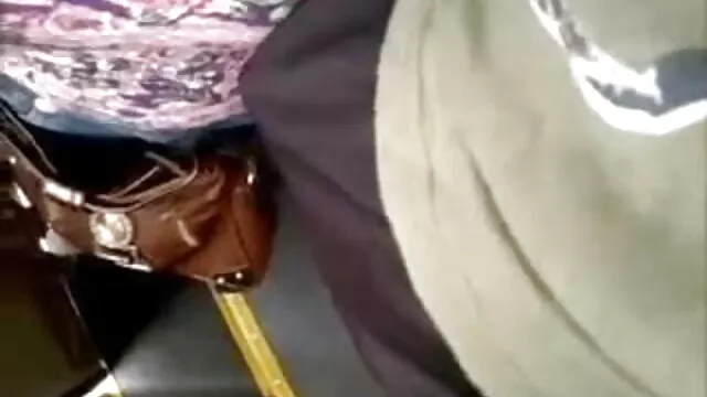 सुनहरे बालों वाली आकर्षक पैंटी के जोड़े के साथ सेक्सी में हिंदी मूवी खुद को रगड़