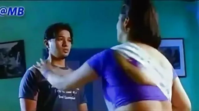 श्यामला एमआईएलए मेलिस्सा निगल निगल हो रही मलयालम सेक्सी मूवी है