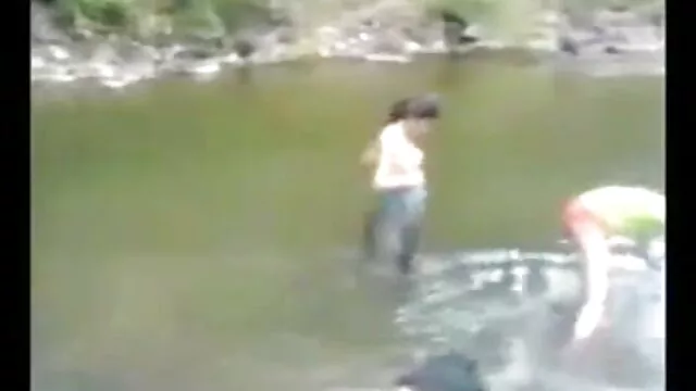 गर्म एशियाई सोफे पर उसकी बिल्ली सेक्सी फिल्म मूवी फिल्म में बड़ा मुर्गा लेता है