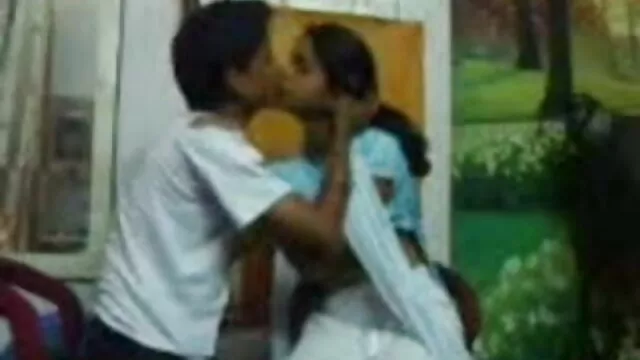 समलैंगिक डोमिना हिंदी सेक्सी मूवी वीडियो में मुट्ठी गधा